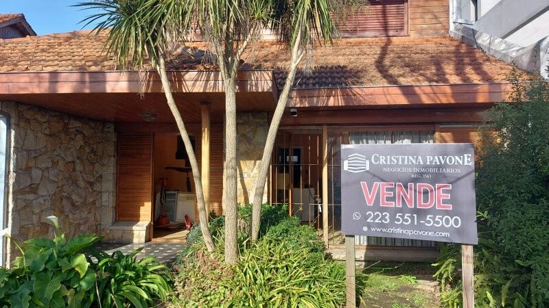 CHALET 3 AMBIENTES CON GARAGE Y PARQUE