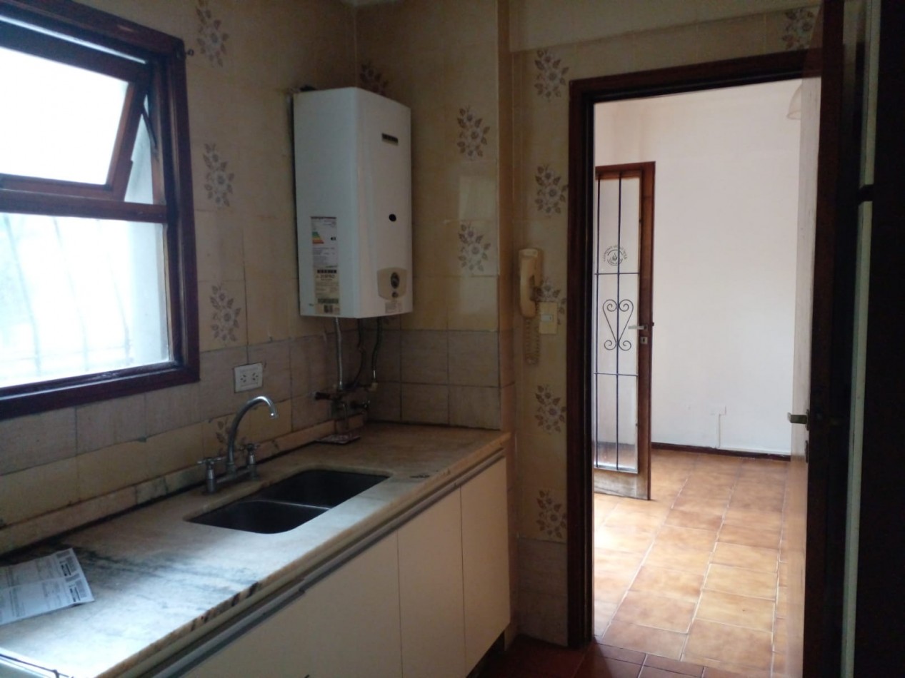 VENTA DEPARTAMENTO TRES AMBIENTES EXTERNO CON BALCON SALIENTE