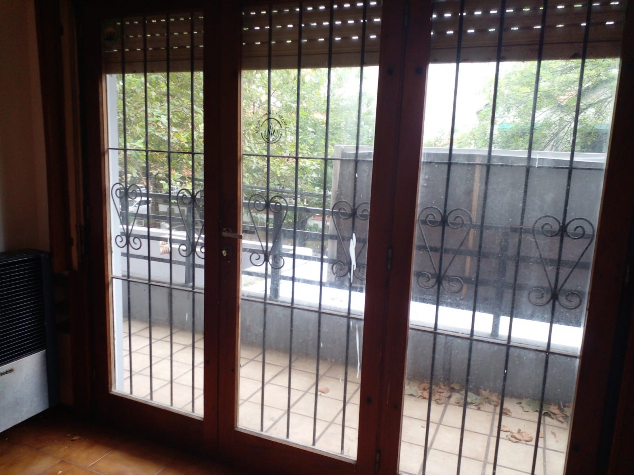 VENTA DEPARTAMENTO TRES AMBIENTES EXTERNO CON BALCON SALIENTE