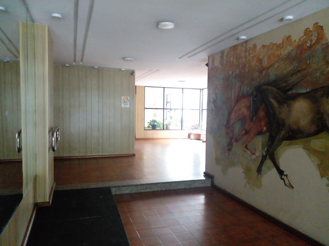 VENTA DEPARTAMENTO TRES AMBIENTES EXTERNO CON BALCON SALIENTE