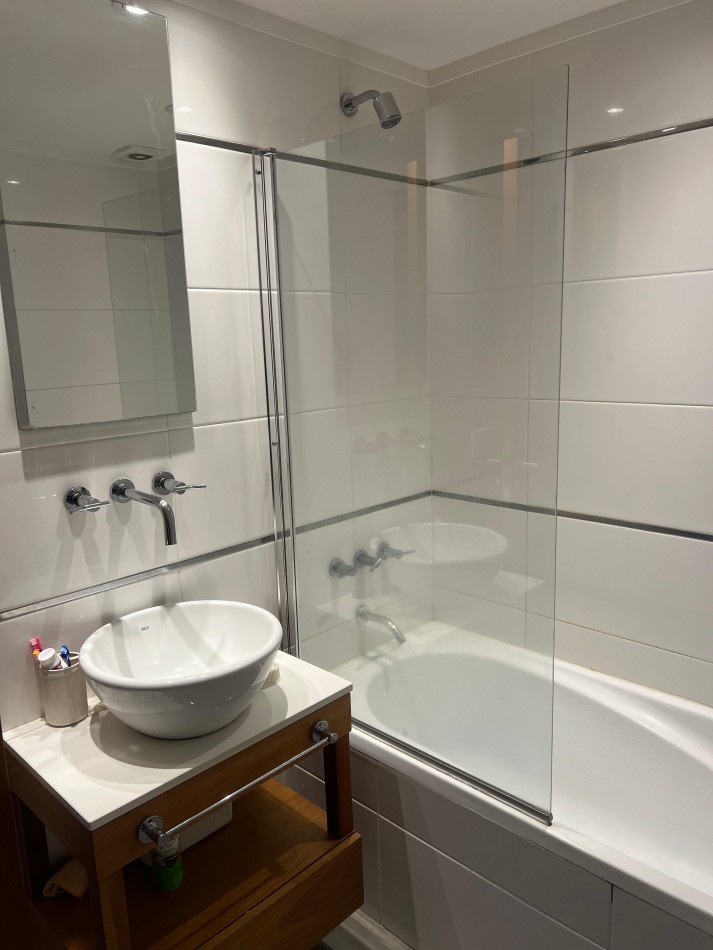 DEPARTAMENTO TRES AMBIENTES CON DOS COCHERAS.