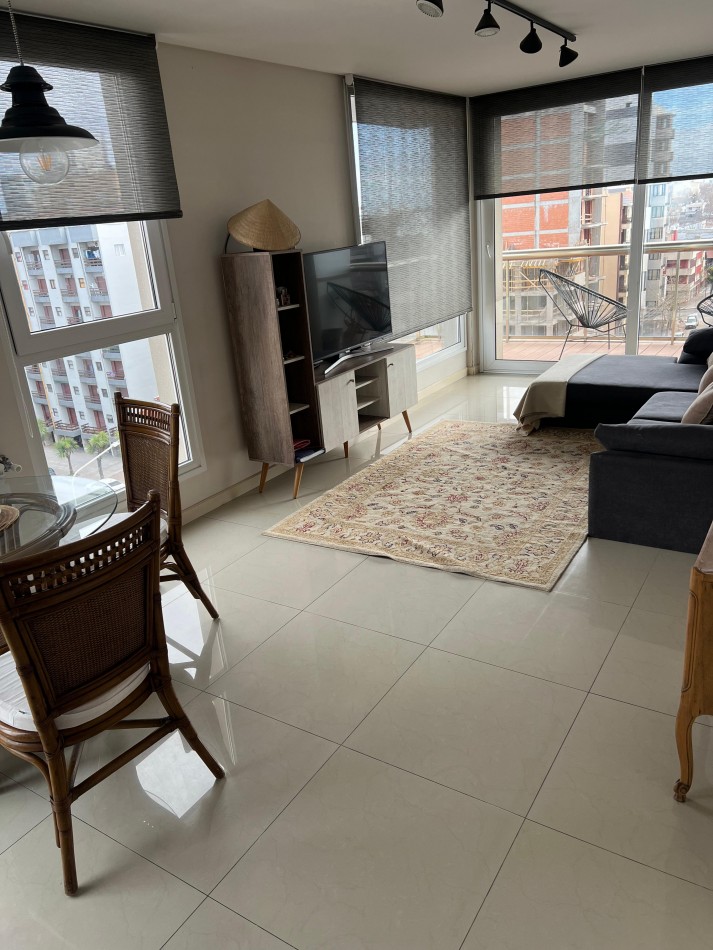 DEPARTAMENTO TRES AMBIENTES CON DOS COCHERAS.