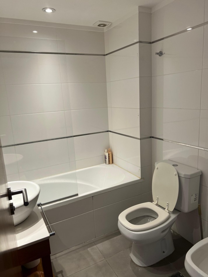 DEPARTAMENTO TRES AMBIENTES CON DOS COCHERAS.