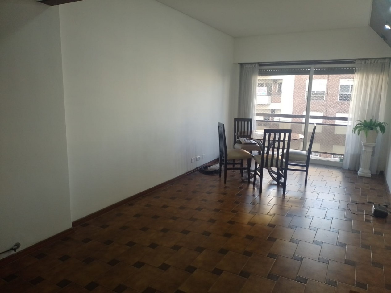 DEPARTAMENTO 3 AMBIENTES EXTERNO CON COCHERA CUBIERTA