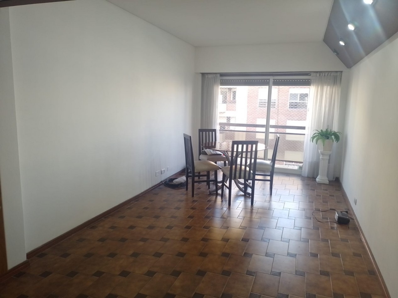 DEPARTAMENTO 3 AMBIENTES EXTERNO CON COCHERA CUBIERTA